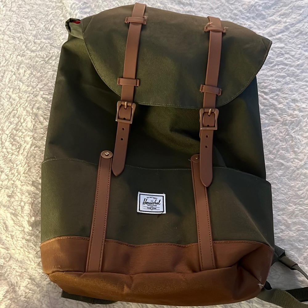 Olive Herschel retreat backpack - used excellent condition